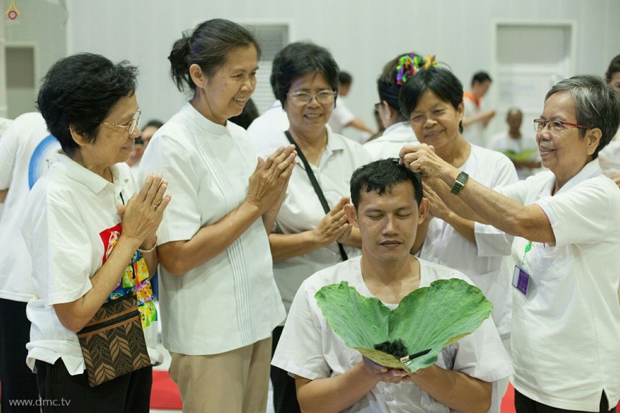 Hình ảnh xuất gia gieo duyên tại tu viện Wat Phra Dhammakaya, Thái Lan - Ảnh minh hoạ 3